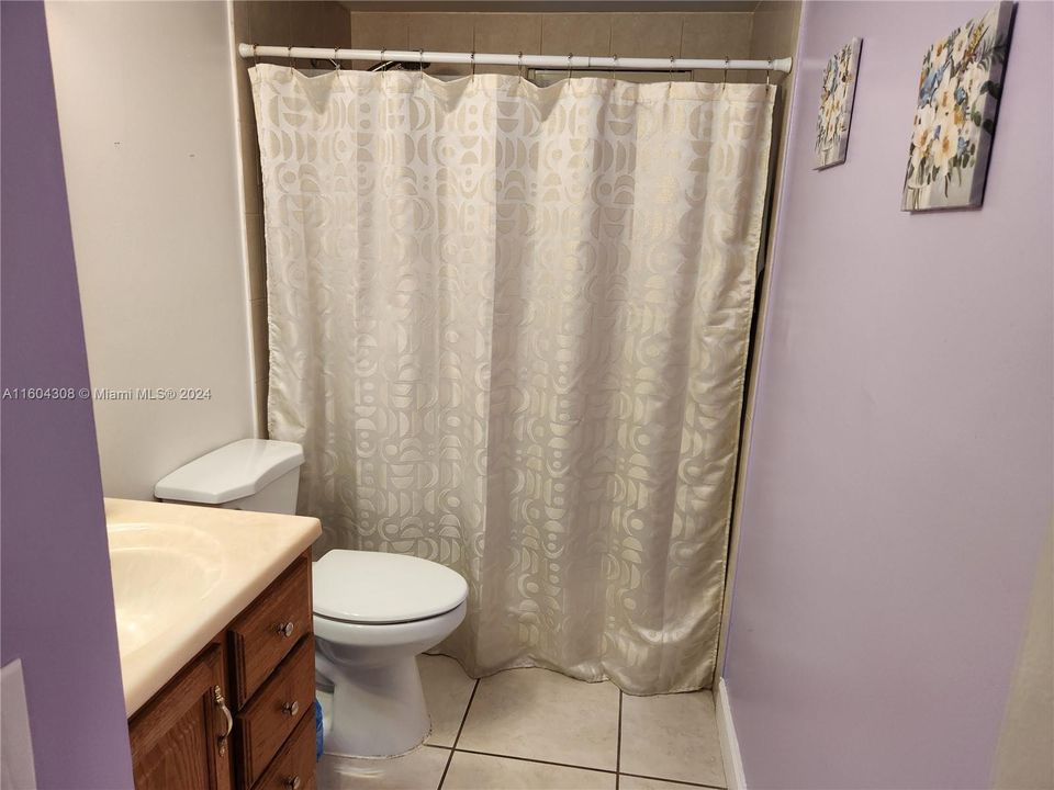 For Rent: $2,400 (2 beds, 2 baths, 965 Square Feet)