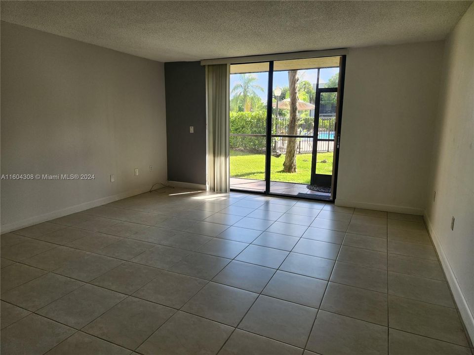 For Rent: $2,550 (2 beds, 2 baths, 965 Square Feet)