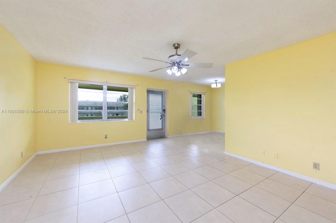 Active With Contract: $130,000 (2 beds, 2 baths, 819 Square Feet)