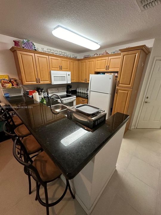 For Sale: $384,900 (2 beds, 2 baths, 1181 Square Feet)