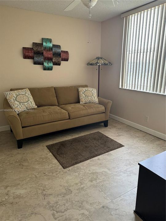 Active With Contract: $2,000 (2 beds, 2 baths, 1100 Square Feet)