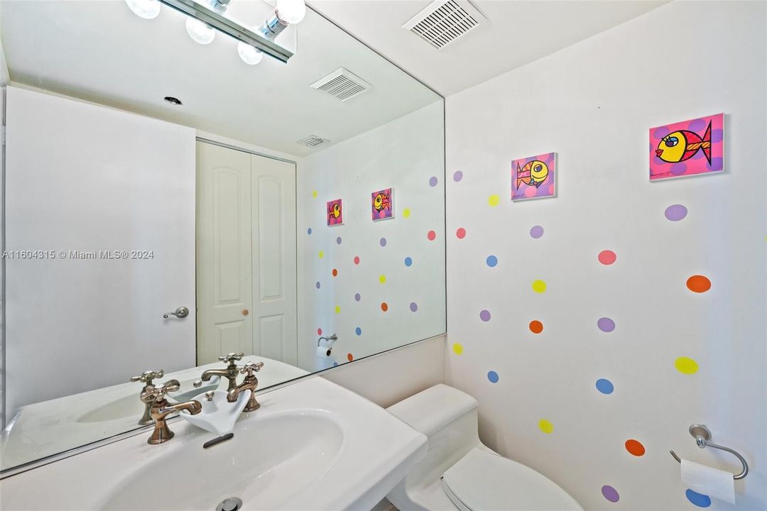 待售: $719,000 (2 贝兹, 2 浴室, 1365 平方英尺)