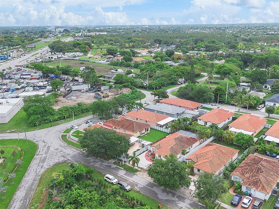 Active With Contract: $575,000 (4 beds, 3 baths, 1827 Square Feet)