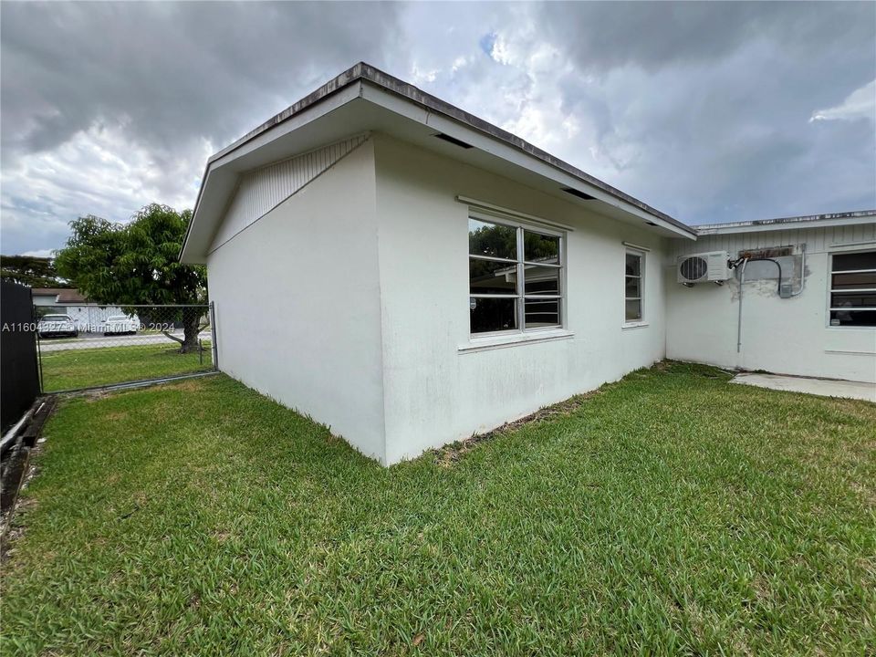 Recently Rented: $3,500 (3 beds, 2 baths, 1499 Square Feet)