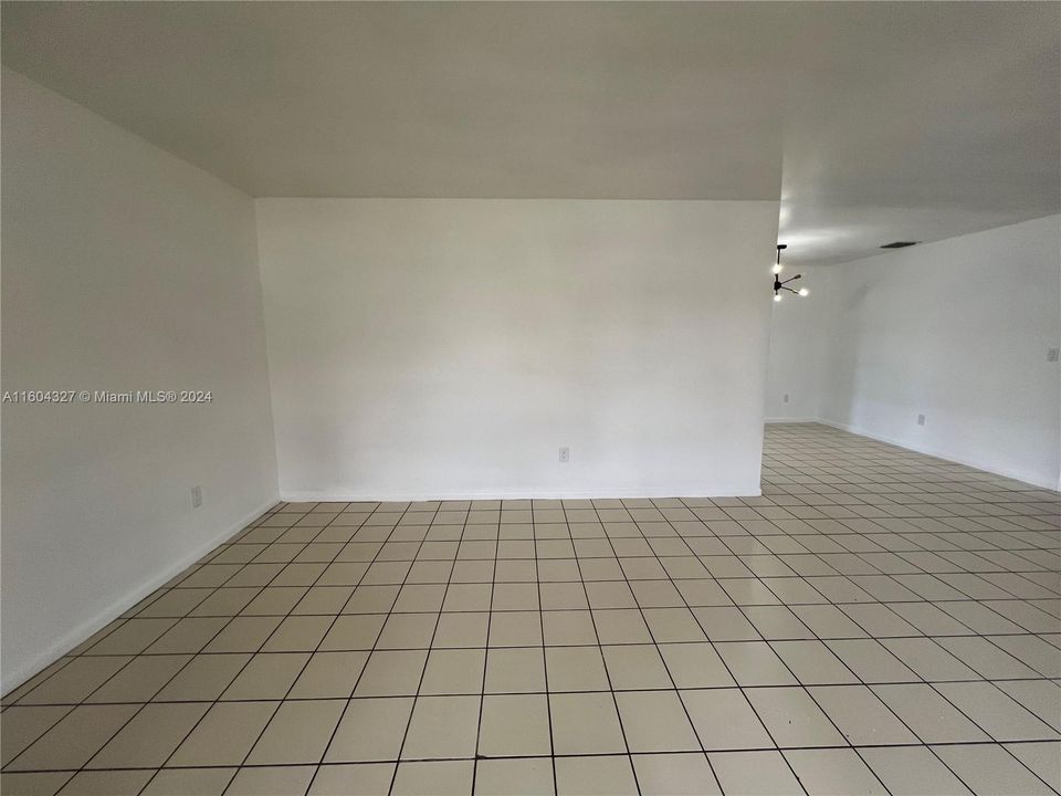 Recently Rented: $3,500 (3 beds, 2 baths, 1499 Square Feet)