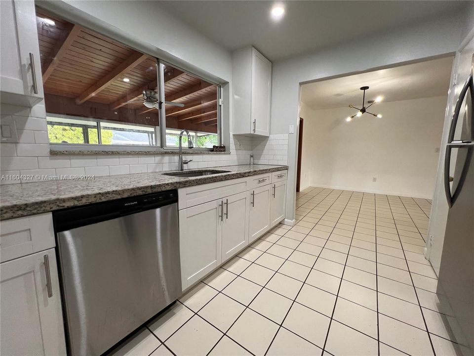 Recently Rented: $3,500 (3 beds, 2 baths, 1499 Square Feet)