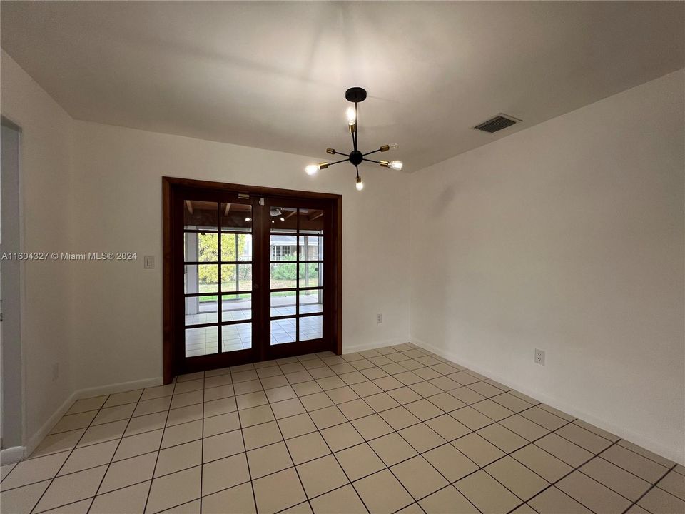 Recently Rented: $3,500 (3 beds, 2 baths, 1499 Square Feet)