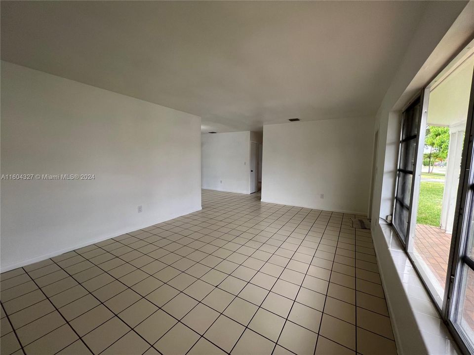 Recently Rented: $3,500 (3 beds, 2 baths, 1499 Square Feet)