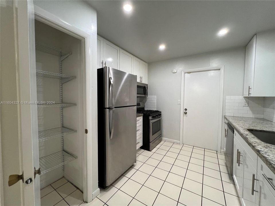 Recently Rented: $3,500 (3 beds, 2 baths, 1499 Square Feet)