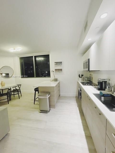 For Sale: $659,000 (2 beds, 2 baths, 972 Square Feet)