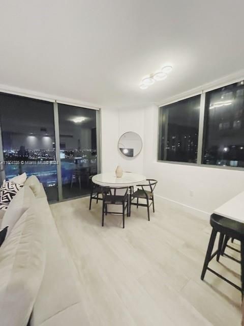 For Sale: $659,000 (2 beds, 2 baths, 972 Square Feet)