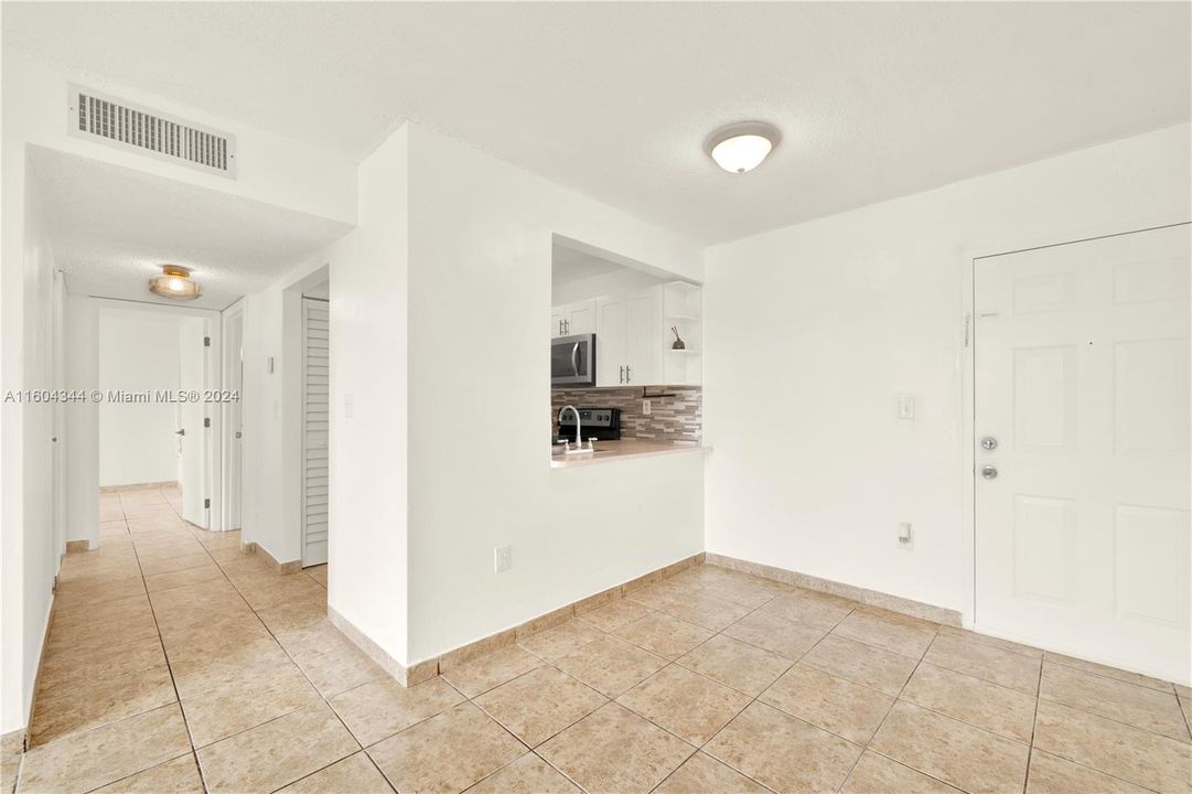 Recently Sold: $292,000 (2 beds, 2 baths, 870 Square Feet)