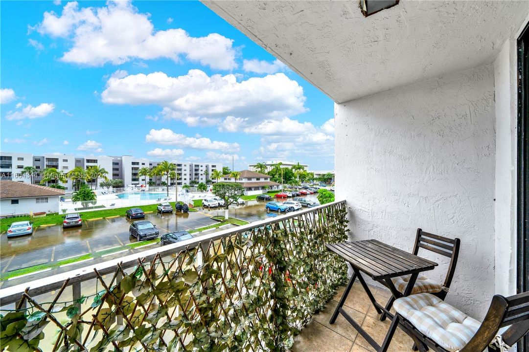 Recently Sold: $292,000 (2 beds, 2 baths, 870 Square Feet)