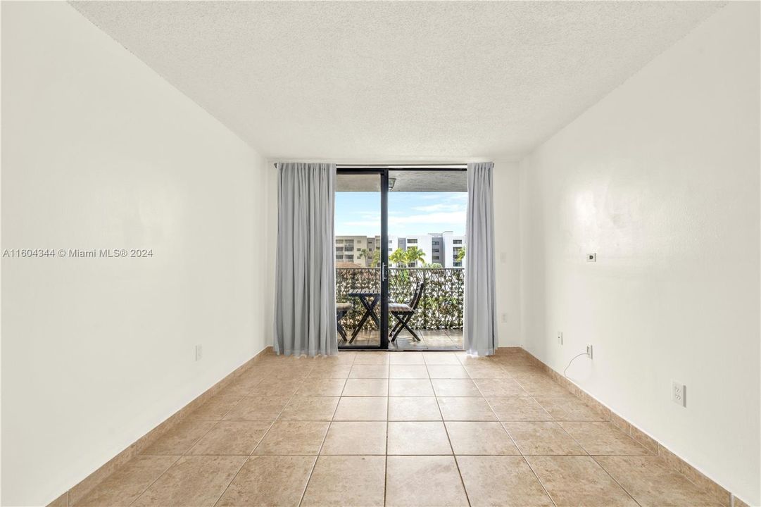 Recently Sold: $292,000 (2 beds, 2 baths, 870 Square Feet)