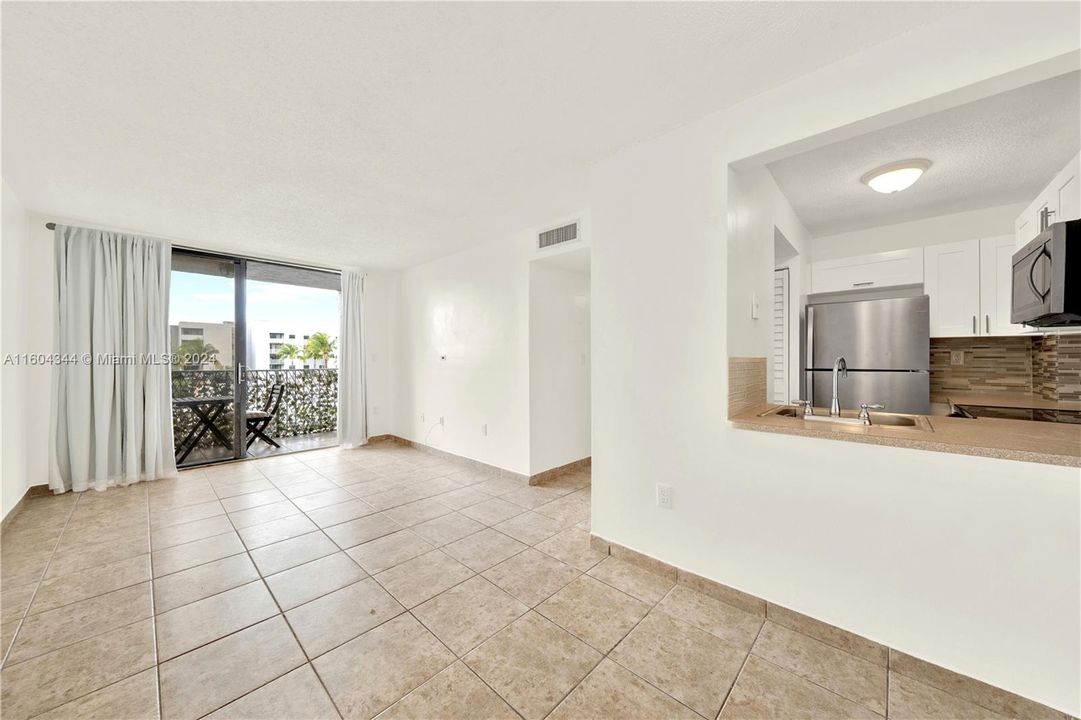 Recently Sold: $292,000 (2 beds, 2 baths, 870 Square Feet)