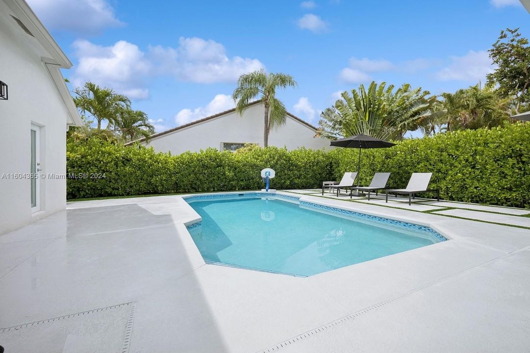 Active With Contract: $1,250,000 (4 beds, 3 baths, 2517 Square Feet)