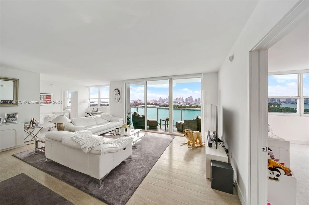 For Sale: $1,695,000 (3 beds, 2 baths, 1234 Square Feet)