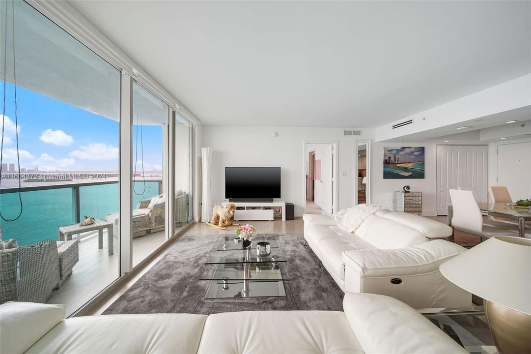 For Sale: $1,695,000 (3 beds, 2 baths, 1234 Square Feet)
