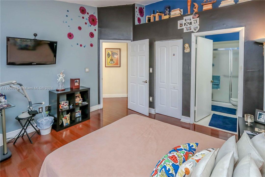 For Sale: $465,000 (3 beds, 2 baths, 1330 Square Feet)