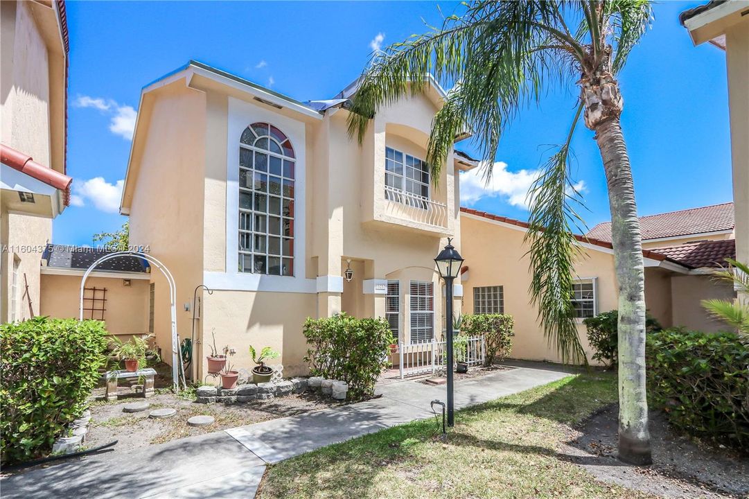 Recently Sold: $465,000 (3 beds, 2 baths, 1330 Square Feet)