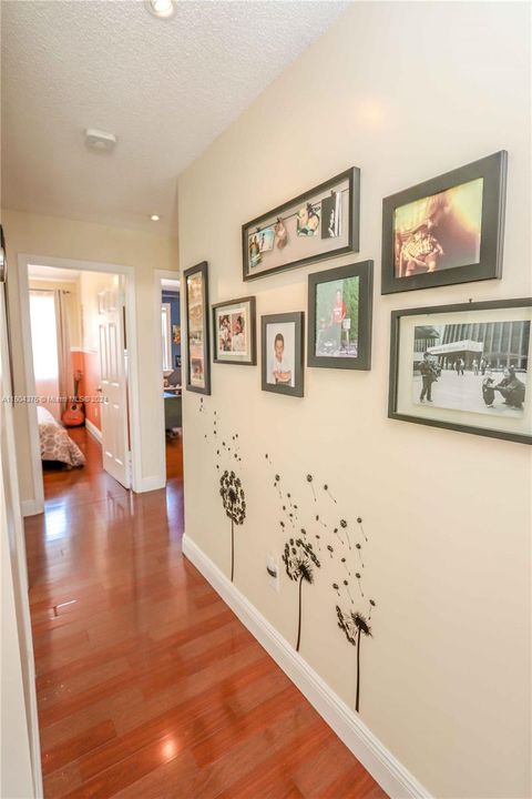 Recently Sold: $465,000 (3 beds, 2 baths, 1330 Square Feet)