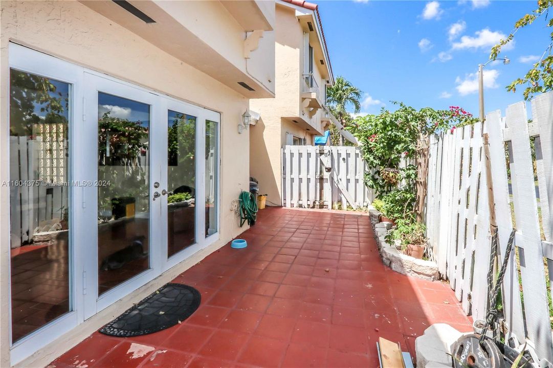 Recently Sold: $465,000 (3 beds, 2 baths, 1330 Square Feet)