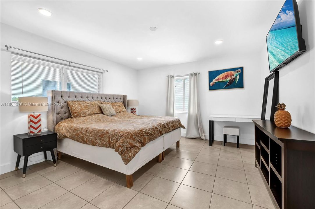 Active With Contract: $2,100 (2 beds, 1 baths, 4054 Square Feet)