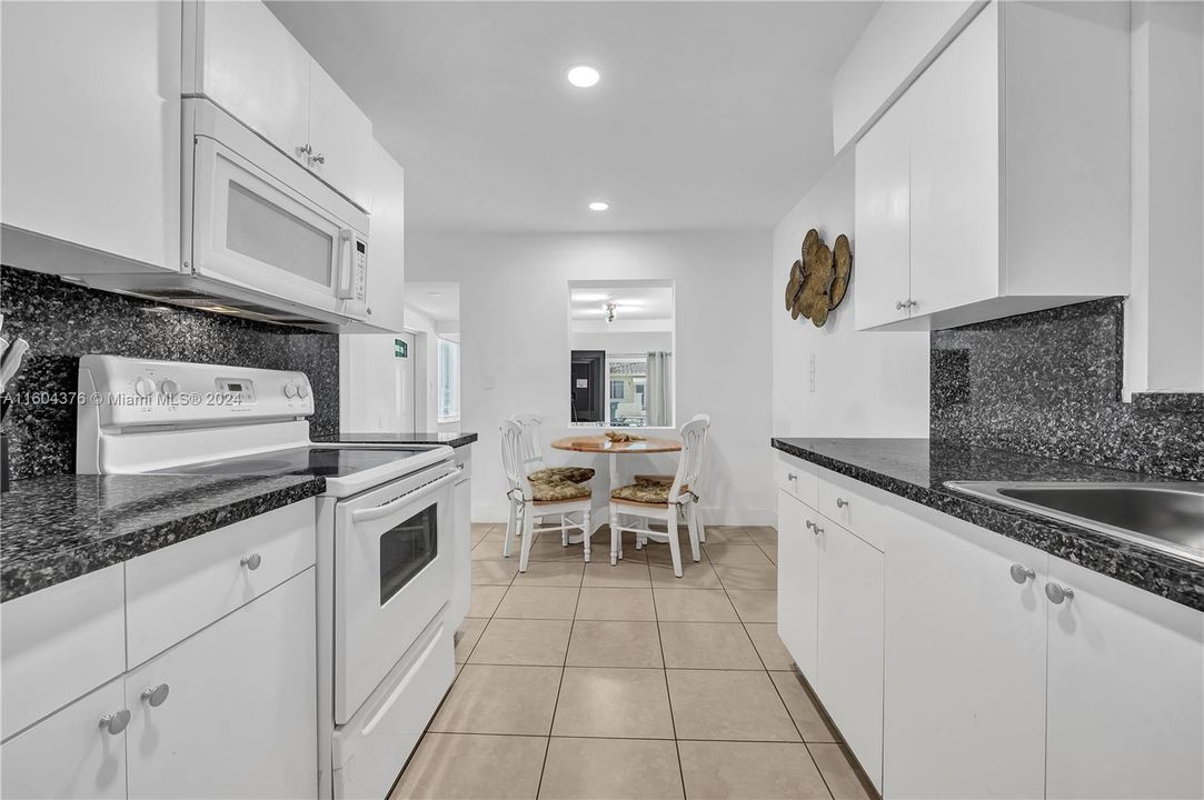 Active With Contract: $2,100 (2 beds, 1 baths, 4054 Square Feet)