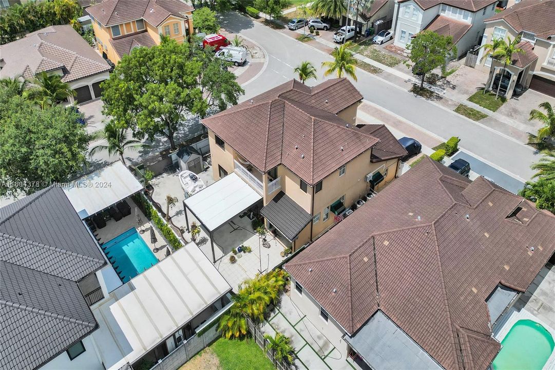 En Venta: $1,050,000 (7 camas, 6 baños, 2878 Pies cuadrados)