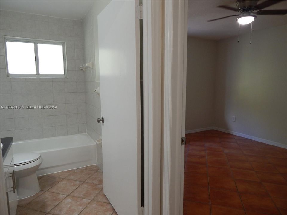 Recently Rented: $2,550 (2 beds, 1 baths, 852 Square Feet)