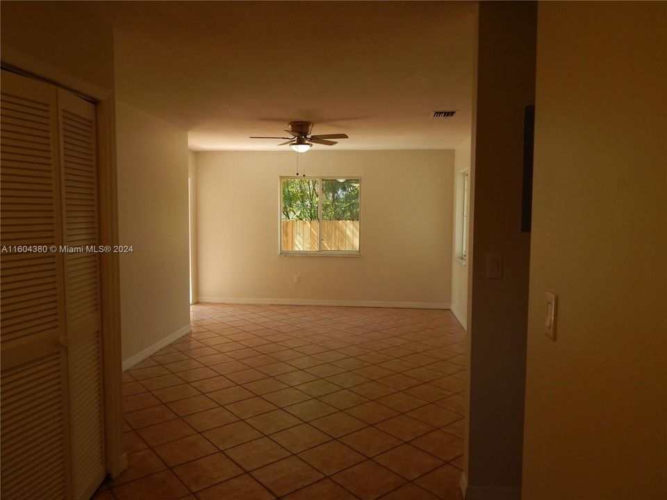 Recently Rented: $2,550 (2 beds, 1 baths, 852 Square Feet)