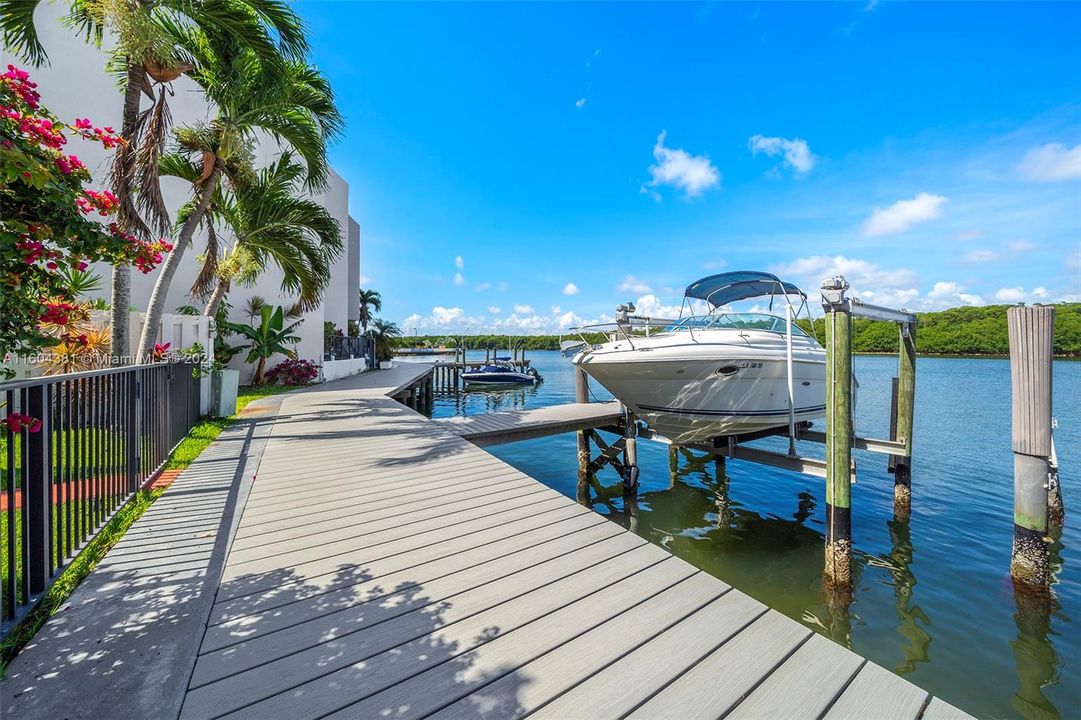 For Sale: $1,350,000 (3 beds, 2 baths, 2370 Square Feet)