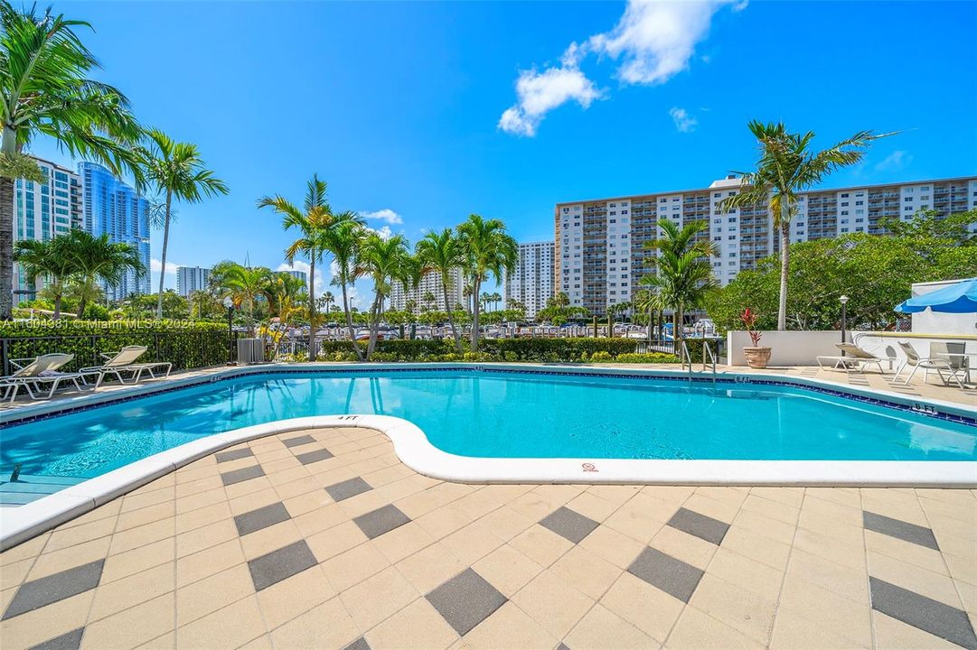 For Sale: $1,350,000 (3 beds, 2 baths, 2370 Square Feet)