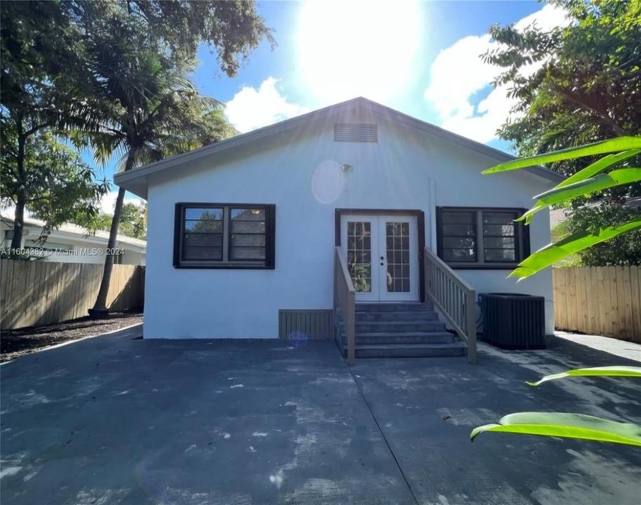 For Rent: $5,800 (3 beds, 2 baths, 1833 Square Feet)