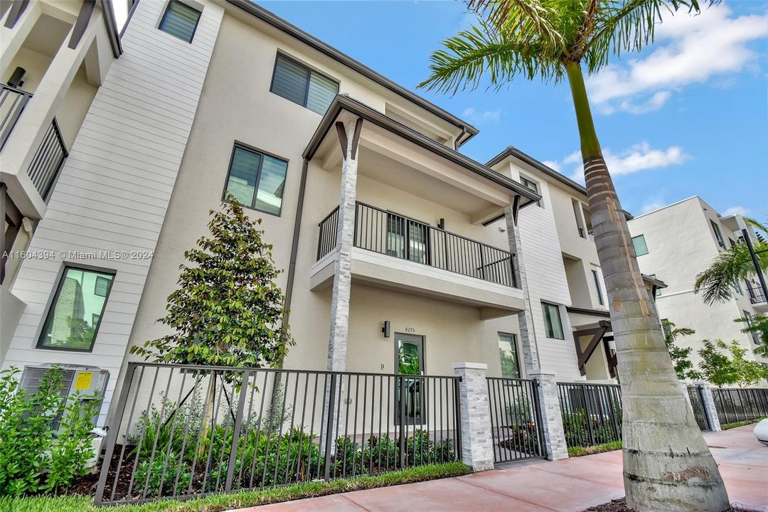 Active With Contract: $5,250 (3 beds, 2 baths, 0 Square Feet)