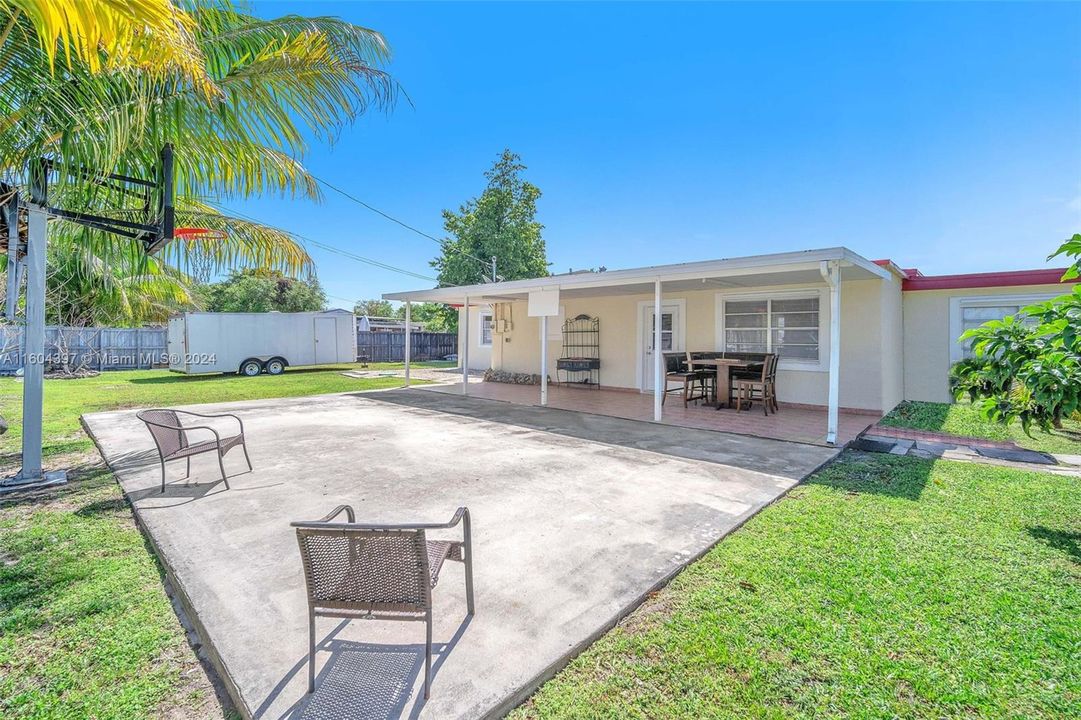 Recently Sold: $615,000 (4 beds, 2 baths, 1744 Square Feet)