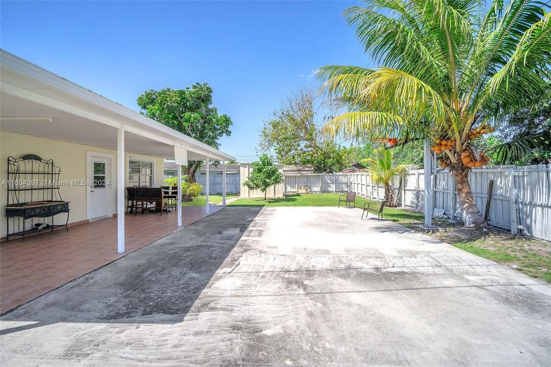 Recently Sold: $615,000 (4 beds, 2 baths, 1744 Square Feet)