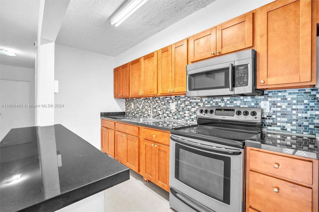 For Rent: $2,500 (2 beds, 2 baths, 1060 Square Feet)