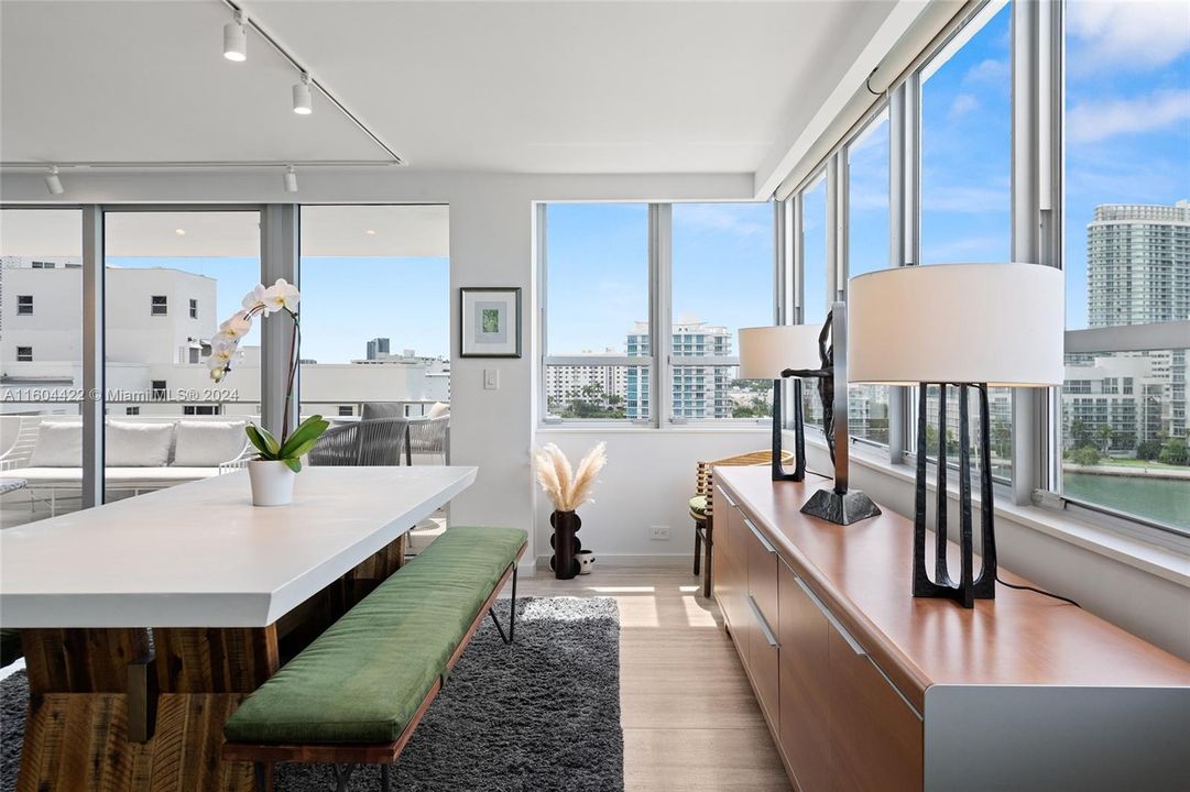 Active With Contract: $1,888,000 (2 beds, 2 baths, 1733 Square Feet)