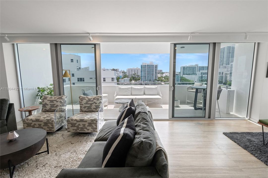 Active With Contract: $1,888,000 (2 beds, 2 baths, 1733 Square Feet)