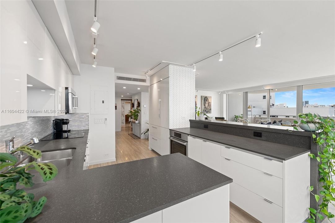 Active With Contract: $1,888,000 (2 beds, 2 baths, 1733 Square Feet)