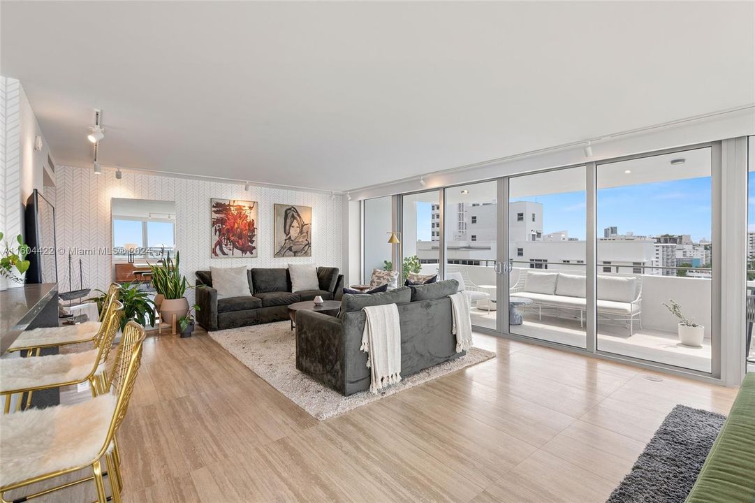 Active With Contract: $1,888,000 (2 beds, 2 baths, 1733 Square Feet)