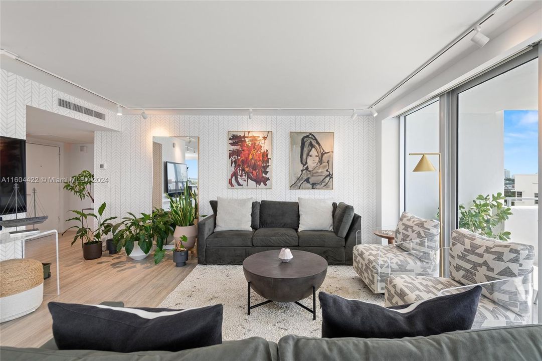 Active With Contract: $1,888,000 (2 beds, 2 baths, 1733 Square Feet)