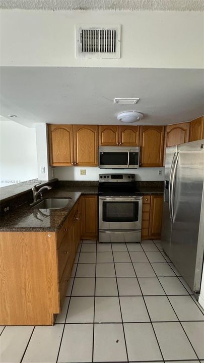 Recently Rented: $2,300 (2 beds, 2 baths, 845 Square Feet)