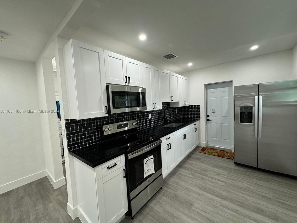 For Sale: $479,900 (3 beds, 2 baths, 1156 Square Feet)