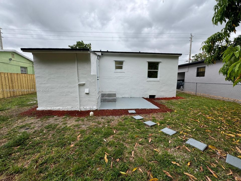 For Sale: $479,900 (3 beds, 2 baths, 1156 Square Feet)