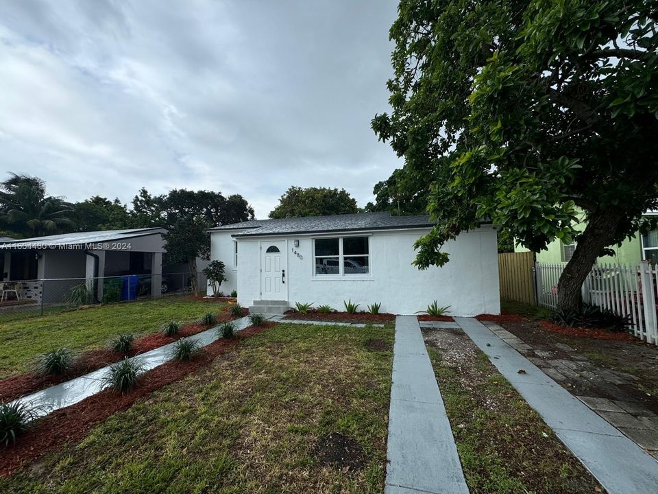 For Sale: $479,900 (3 beds, 2 baths, 1156 Square Feet)