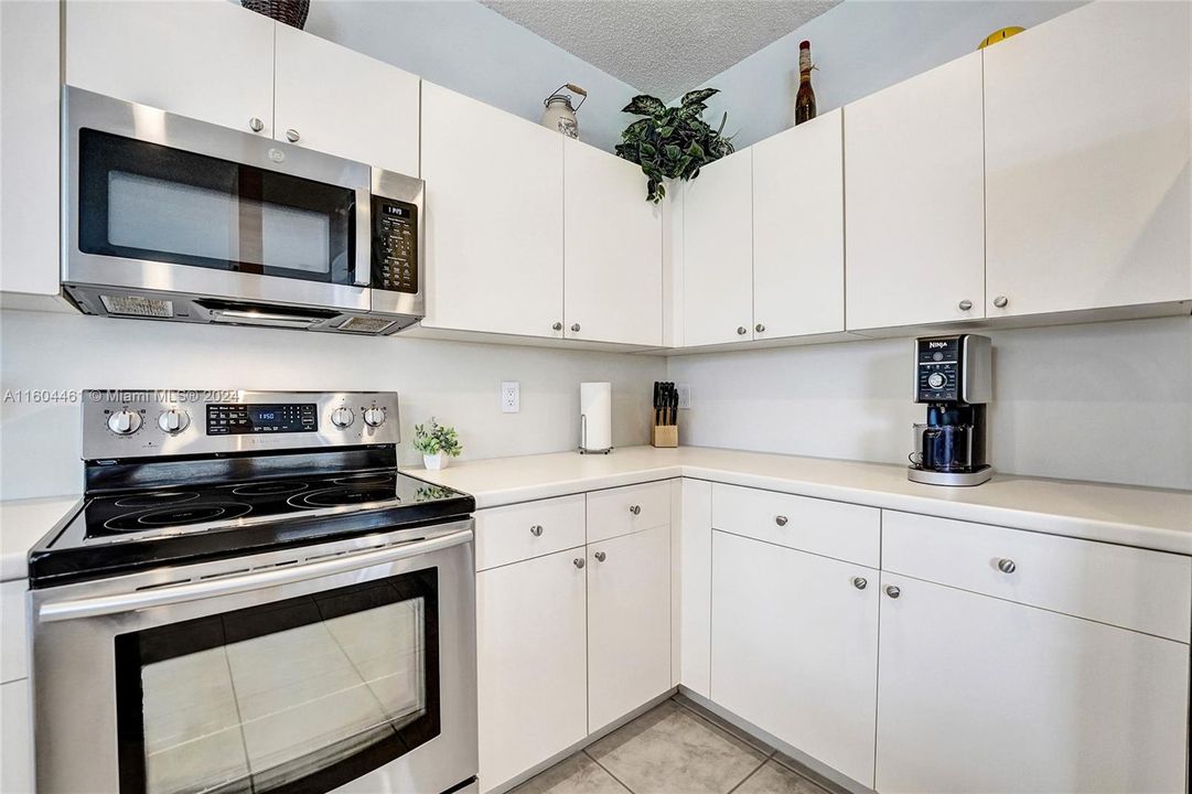 Active With Contract: $850,000 (4 beds, 2 baths, 2274 Square Feet)