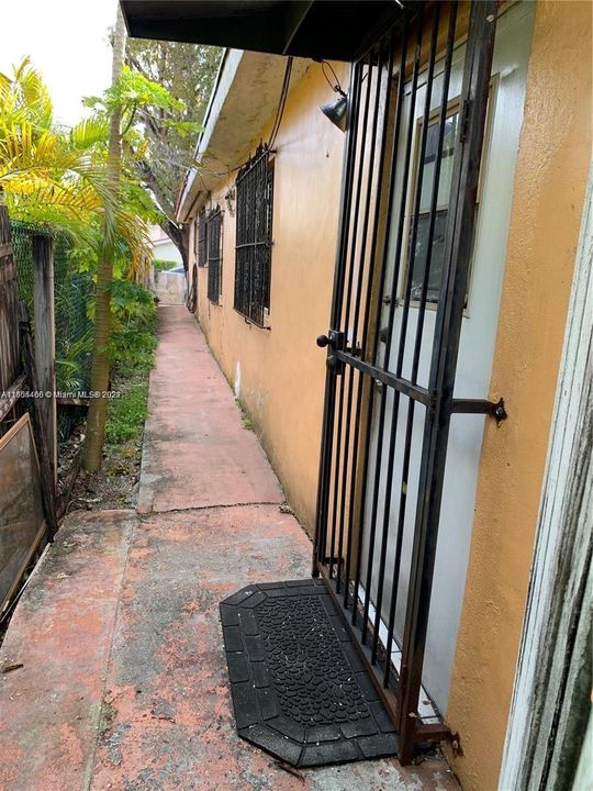 En Venta: $650,000 (4 camas, 3 baños, 1937 Pies cuadrados)