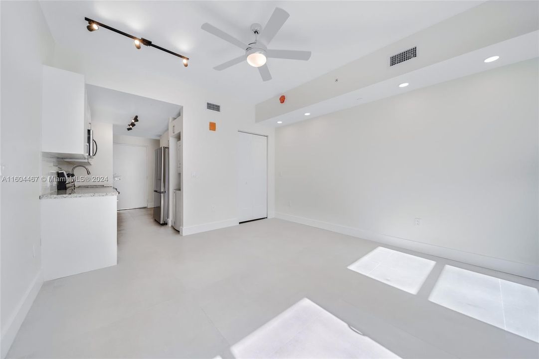 最近租的: $1,750 (0 贝兹, 1 浴室, 455 平方英尺)